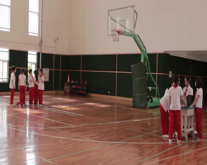2.人教2011版体育与健康一至二年级《2.基本动作小组合》全国一等奖