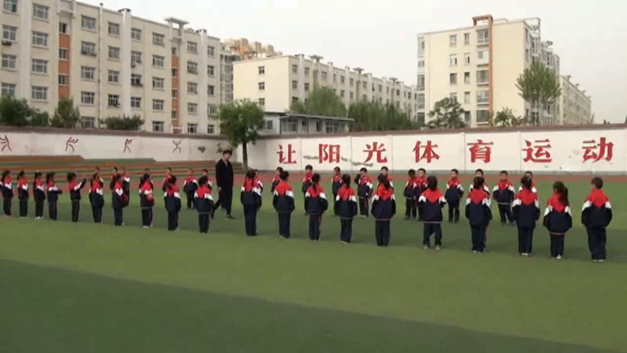 1.人教2011版体育与健康一至二年级《3.单手持轻物投准与游戏》山西省省一等奖
