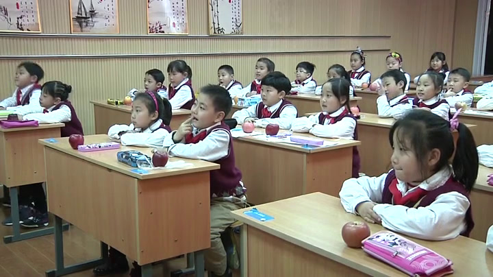 2.人教2011版体育与健康一至二年级《5．健康饮食益处多》河南省市一等奖
