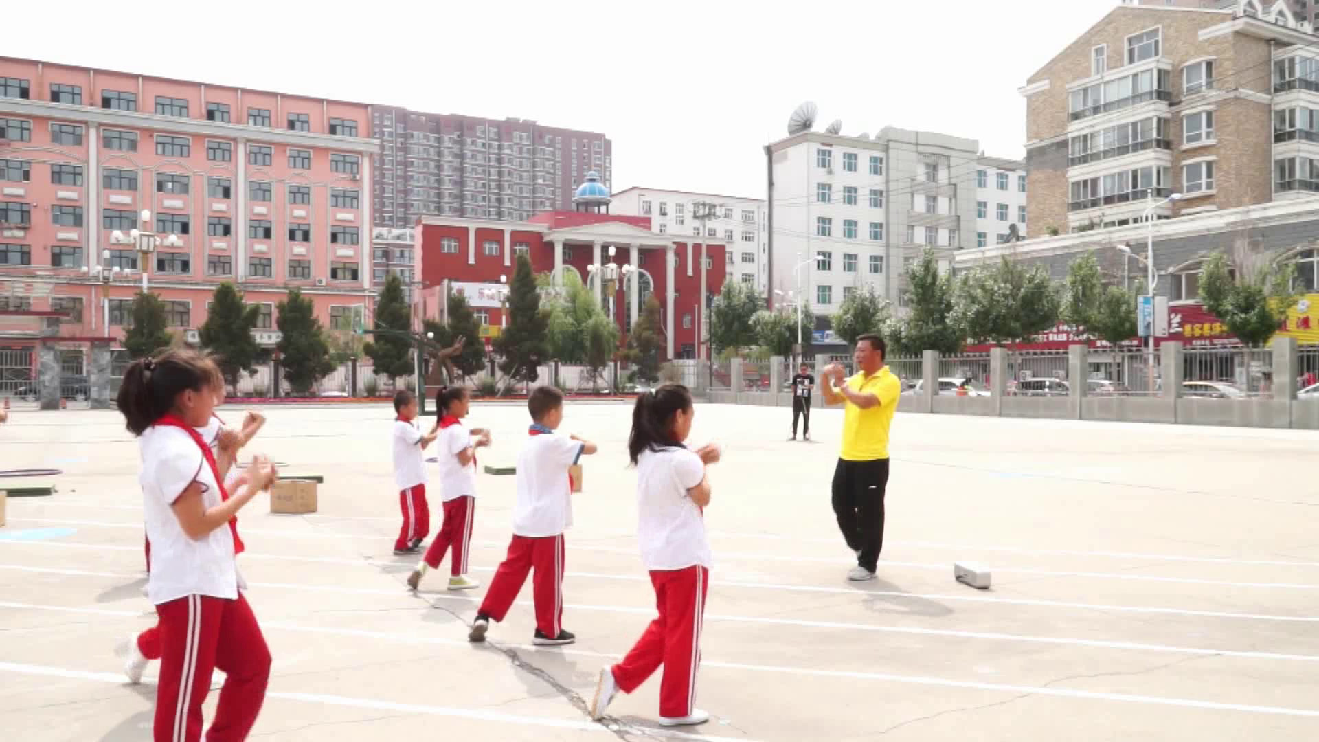 人教2011版体育与健康三至四年级《4.障碍跑》黑龙江高老师-省一等奖