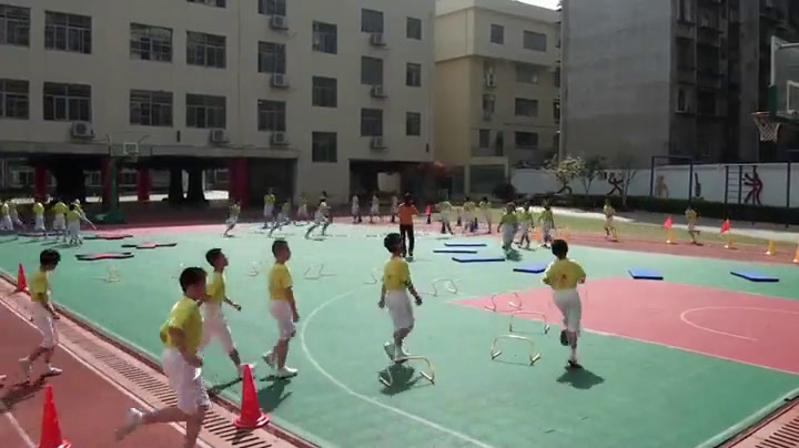 人教2011版体育与健康五至六年级《1.跑》江西黄老师-全国一等奖