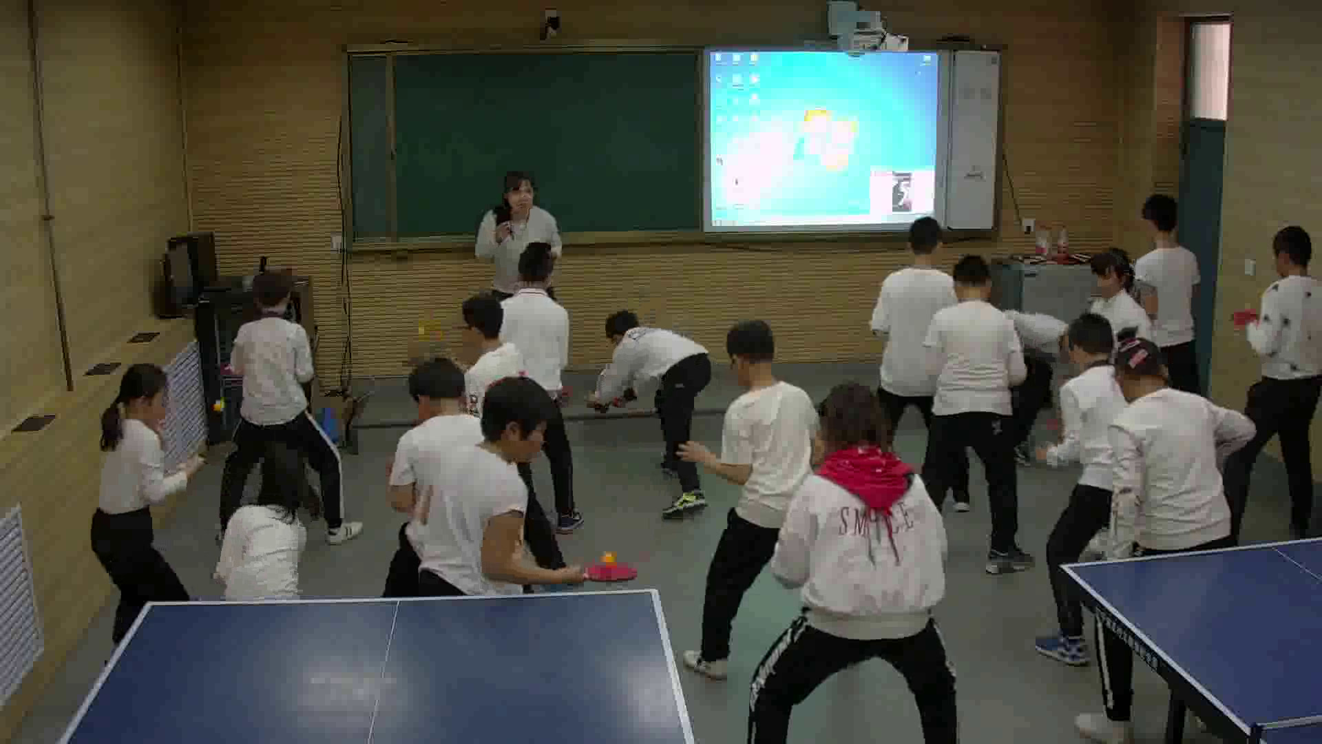 人教2011版体育与健康五至六年级《2.反手攻球》辽宁老师-市一等奖