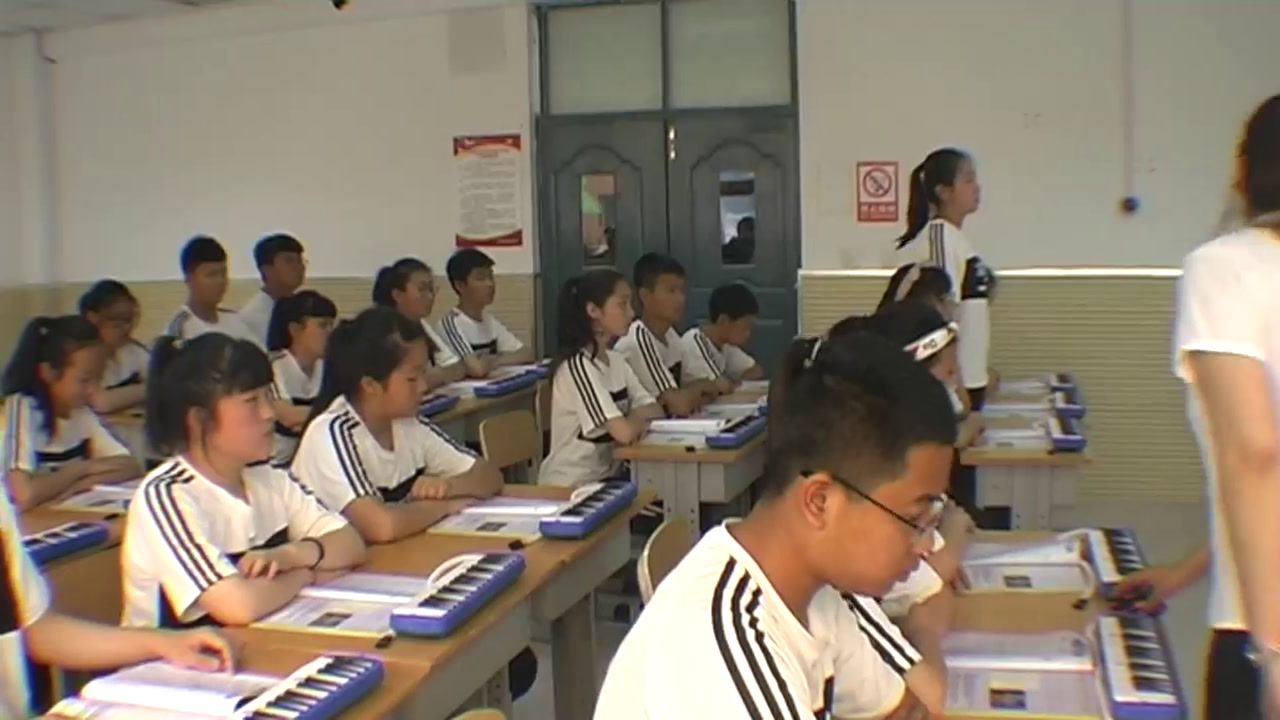人音版音乐九下《☆军民团结一家亲》辽宁李老师-市一等奖