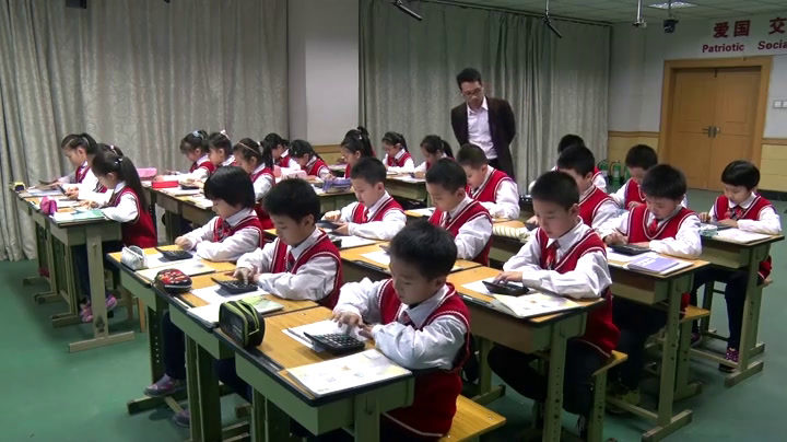 冀教版数学四上《用计算器探索规律》河北李老师-全国一等奖