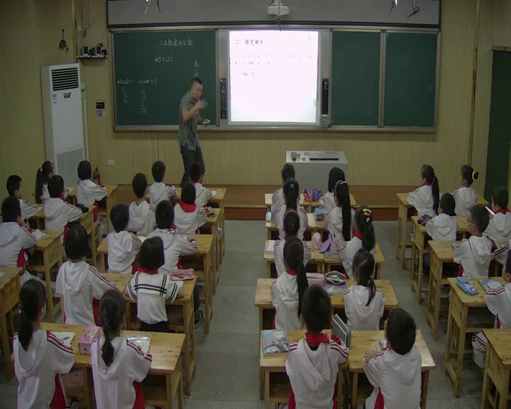 西南师大版数学四上《三位数乘两位数竖式计算》重庆朱老师-省一等奖