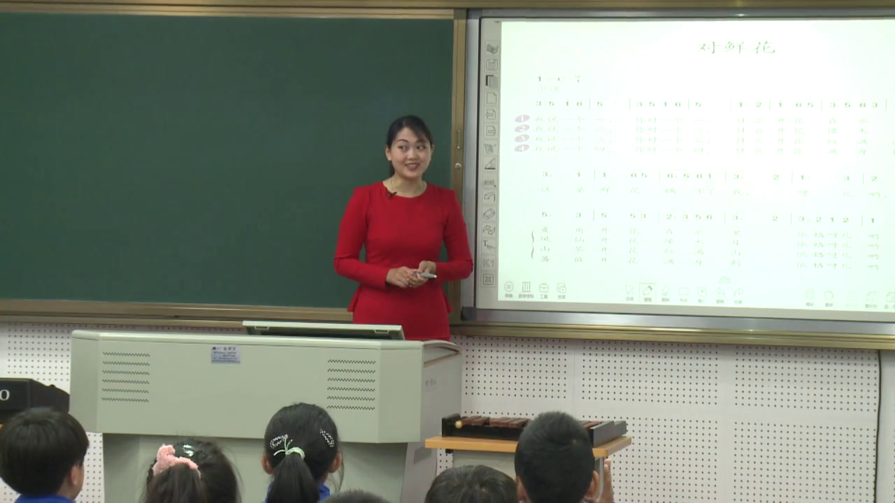 人教版音乐三上《歌表演　对鲜花》辽宁姜老师-市一等奖