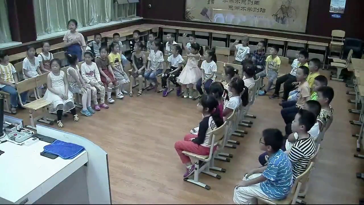 苏少版音乐二上《听三只小猪邮递马车》江苏俞老师-全国一等奖
