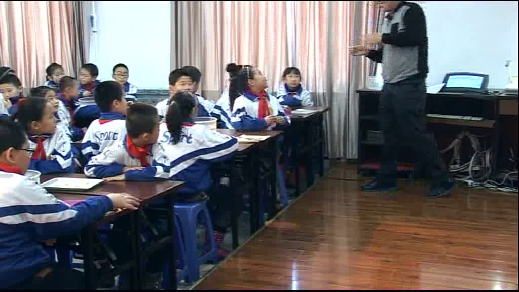 教科2001版科学三上《材料在水中的沉浮》吉林姜老师-市一等奖