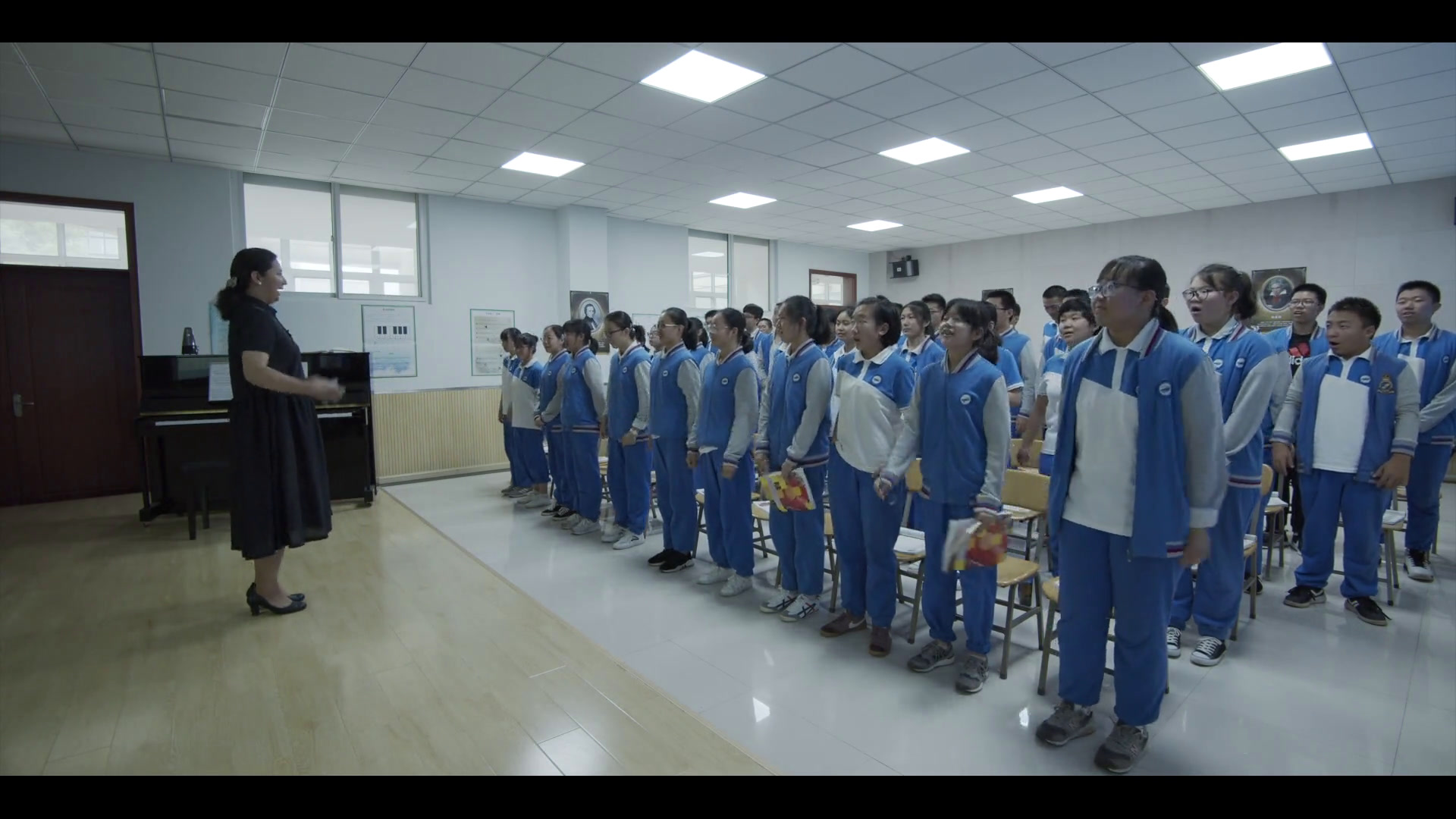 人音版音乐必修《音乐鉴赏》《第二十七节萧友梅与黄自》陕西张老师-省一等奖