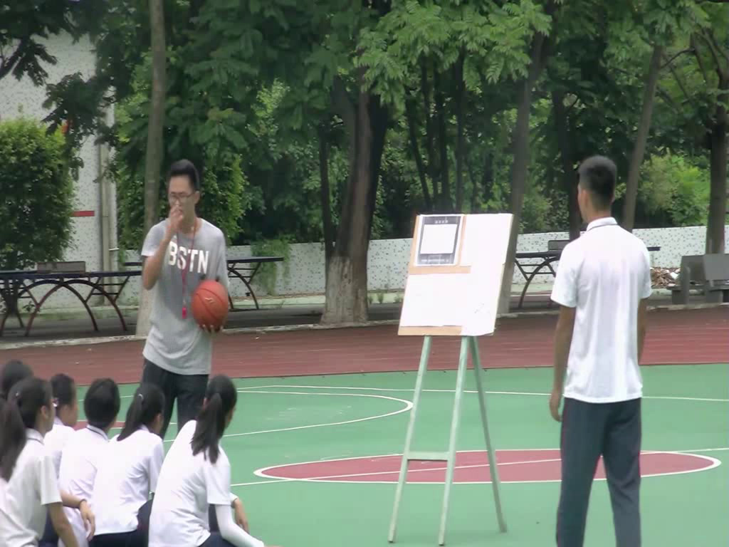 人教版高中体育《双人或多人传接球与投篮》广东康老师-省一等奖