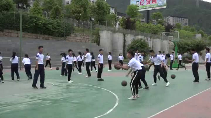 人教版高中体育《原地单手肩上投篮》四川甘老师-全国一等奖