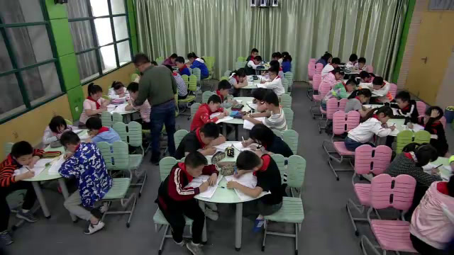 苏教版数学四下《6、应用乘法分配律进行简便计算》安徽张老师-全国一等奖