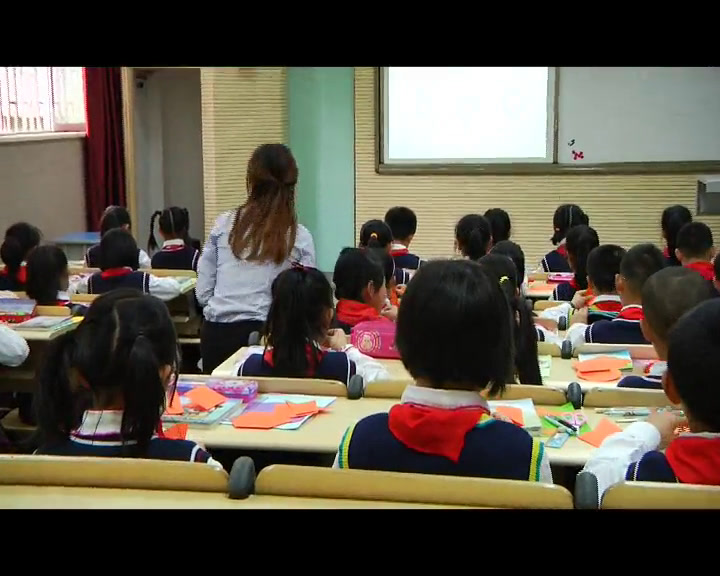 西南师大版数学三下《初步认识轴对称图形》重庆李老师-全国一等奖