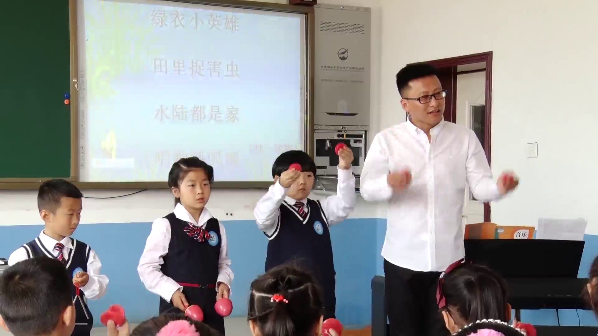 人教版音乐二下《选唱　快乐的歌唱家》辽宁傅老师-市一等奖