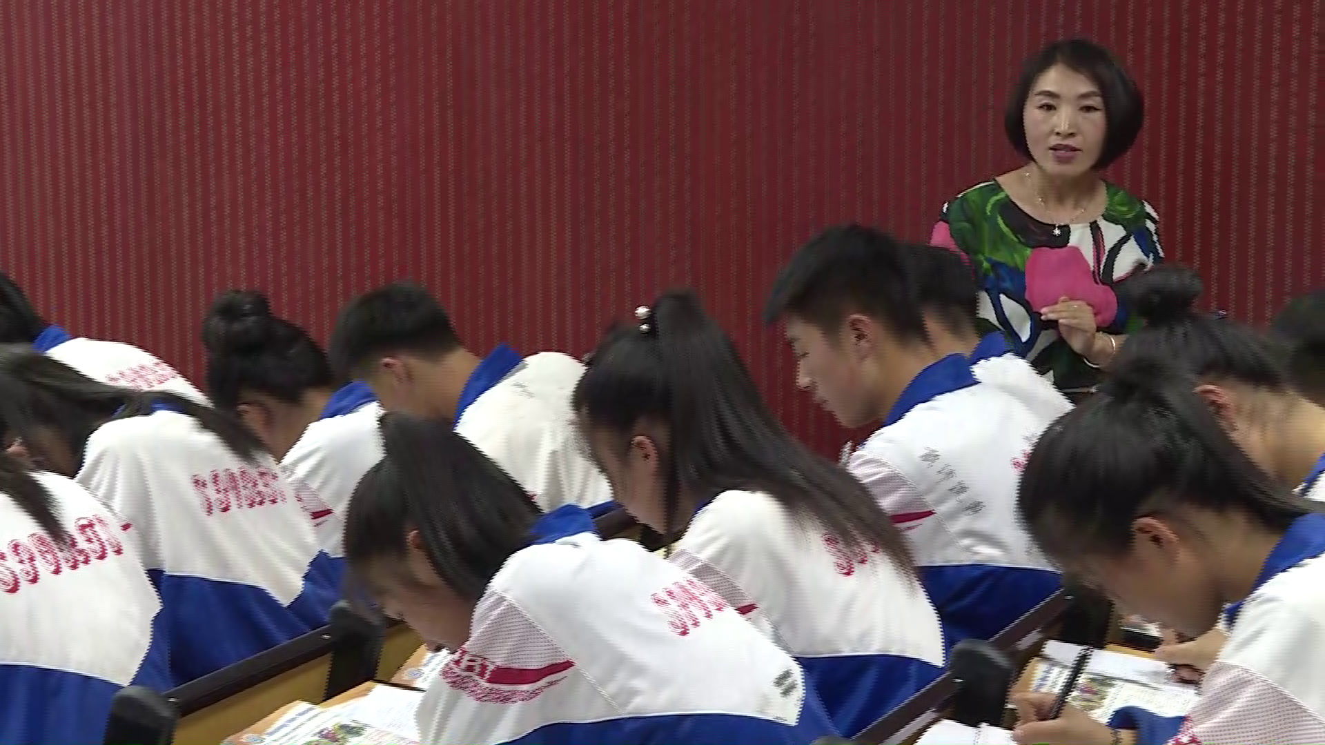 外研版英语八下《Unit 2 We have played football for a year now.》辽宁姚老师-市一等奖