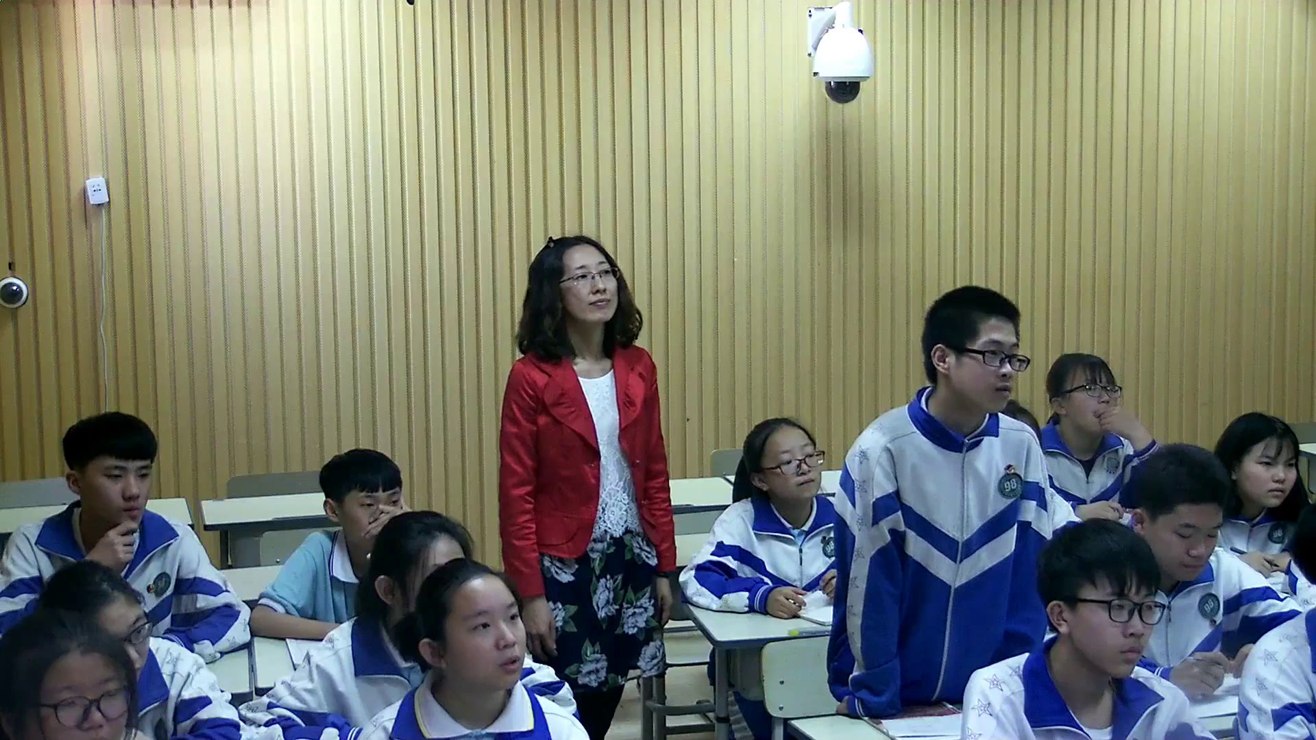 华东师大版数学九上《相似三角形的判定》吉林米老师-市一等奖