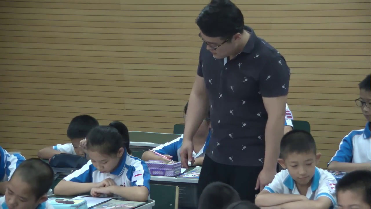 2.人教版数学四下《乘法运算定律的应用》全国一等奖