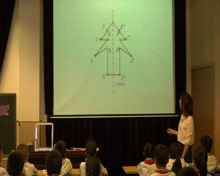 2.人教版数学四下《轴对称》全国一等奖