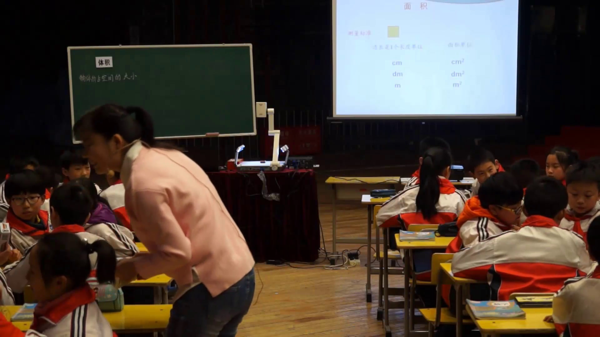 1.人教版数学五下《体积和体积单位》全国一等奖