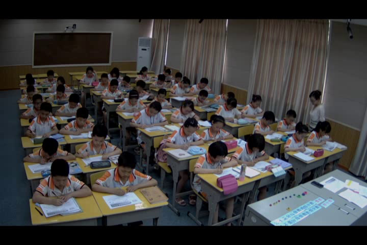 1.人教版数学五下《真分数和假分数》湖南省一等奖
