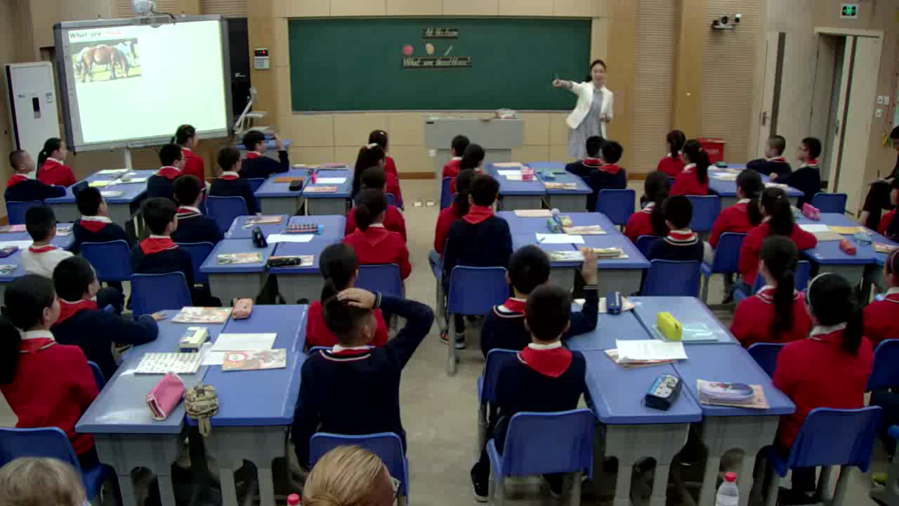 1.人教（PEP)英语（吴欣主编）四下《Unit 4 At the farm - part C》国家级优质课