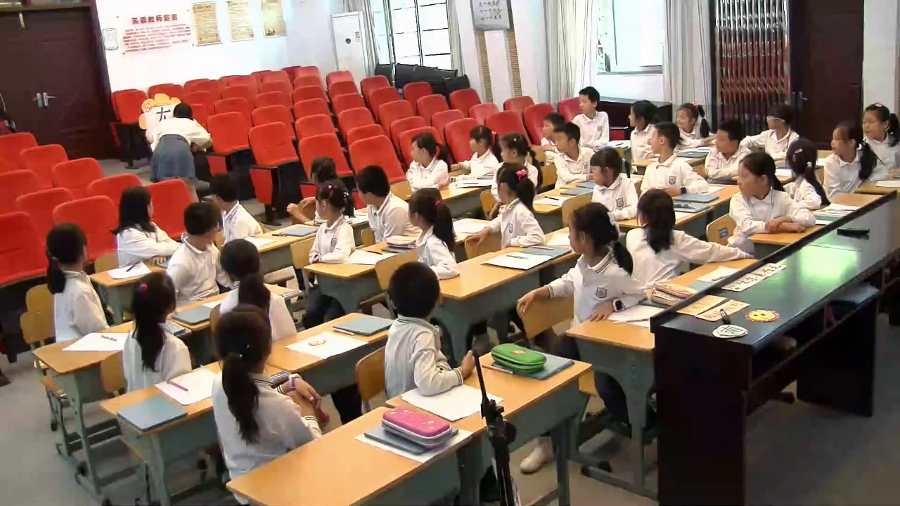 3.人教版数学三下《1位置与方向（一）》湖南省省一等奖