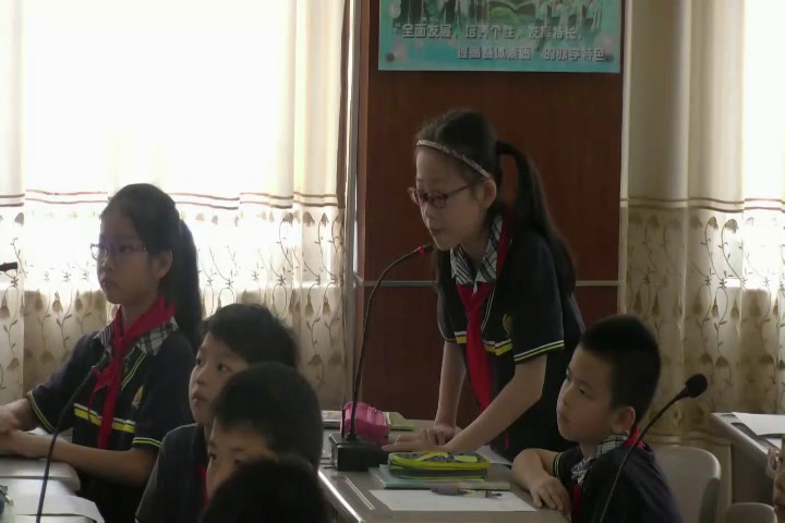 1.人教版数学四下《乘法运算定律的应用》广东省一等奖