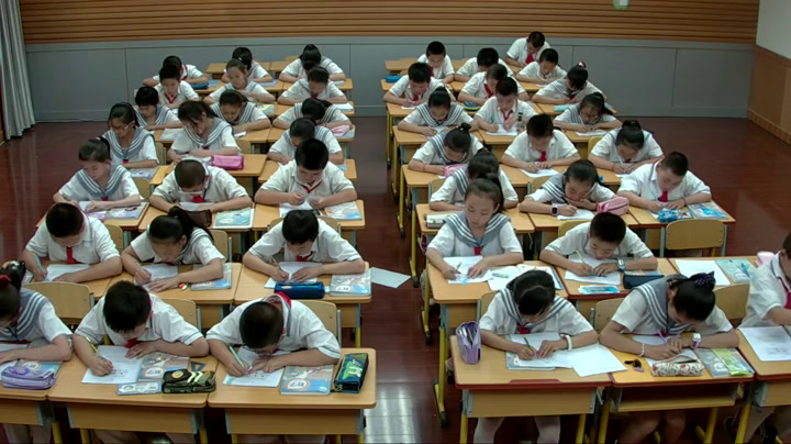 1.人教版数学四下《平移》甘肃省一等奖