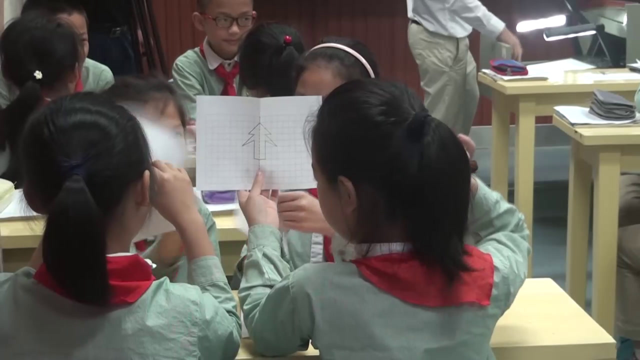 3.人教版数学四下《轴对称》湖南省一等奖