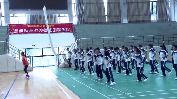 1.人教版体育八年级《成套动作》国家级优质课