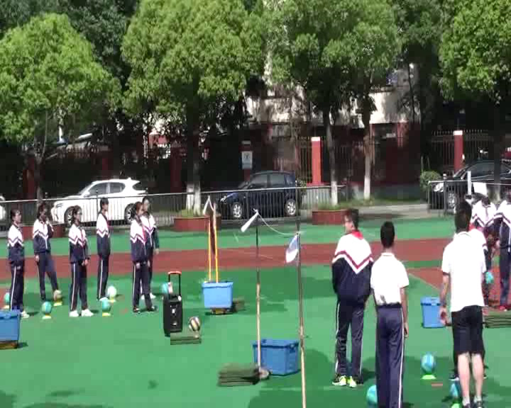 2.人教版体育八年级《正面屈体扣球》江苏省省级优课