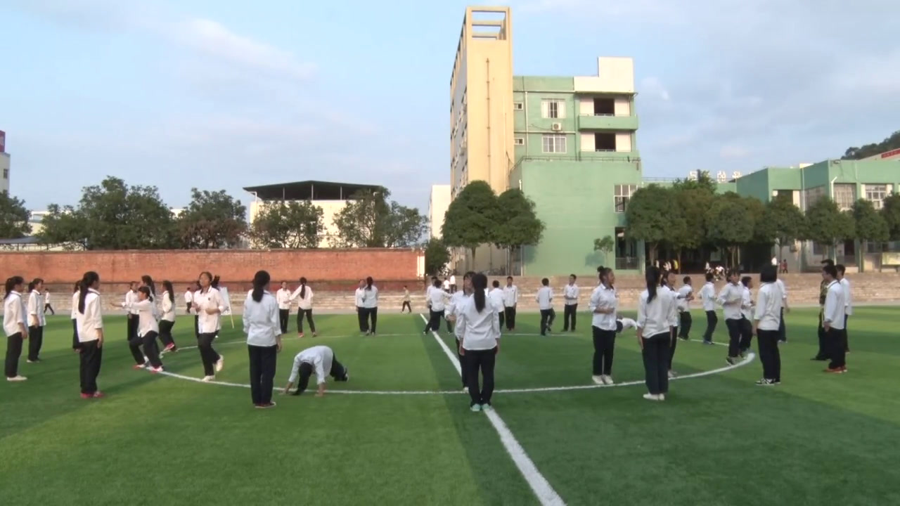 2.人教版体育八年级《健身南拳》广西市级优课