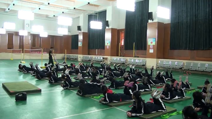 1.人教版体育七年级《蛙泳蹬腿》内蒙古省级优课