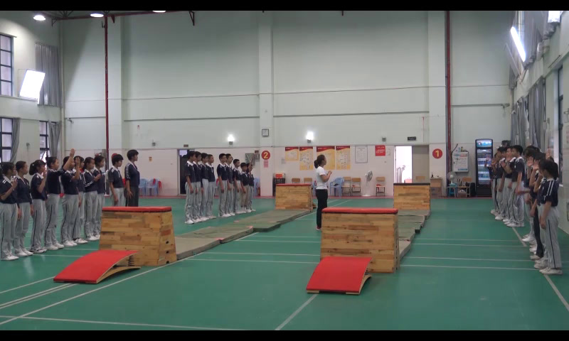 1.人教版体育七年级《横箱屈腿腾越》广东省省级优课