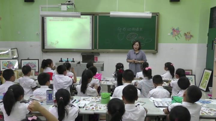 1.人美2011版美术三下《15.卵石动物造型》全国一等奖
