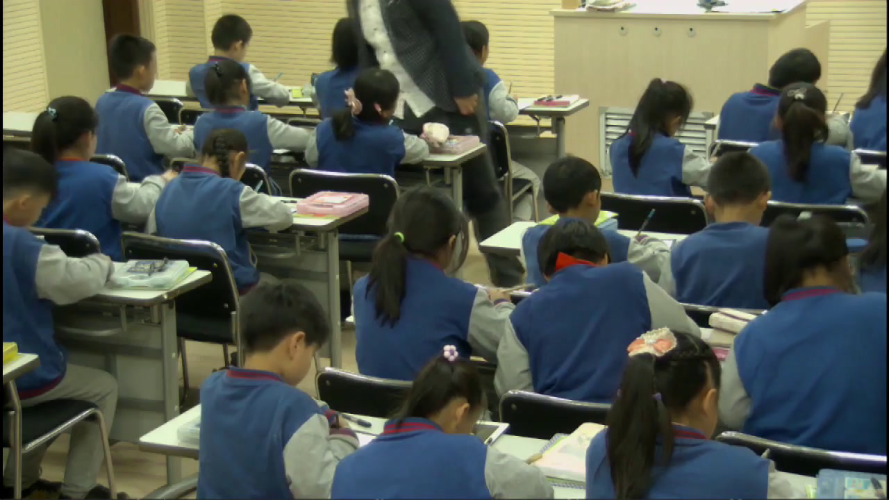 1.人美2011版美术三下《1.恐龙世界》全国一等奖