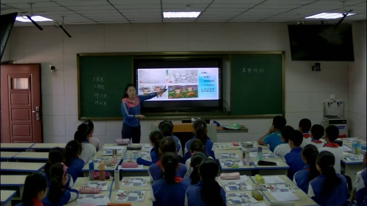1.人美2011版美术四下《21、五彩缤纷（内蒙古）》内蒙古县一等奖