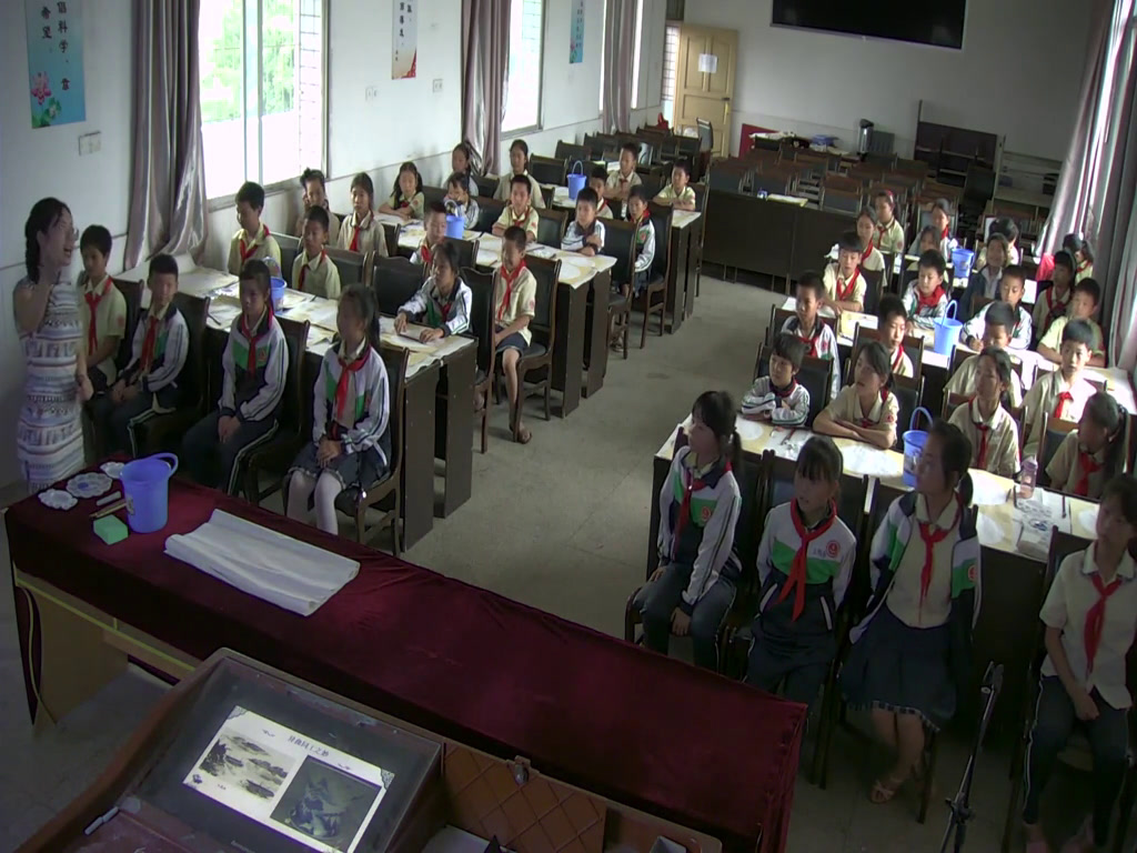 1.人美2011版美术六下《22.四川青花瓷》四川省县一等奖