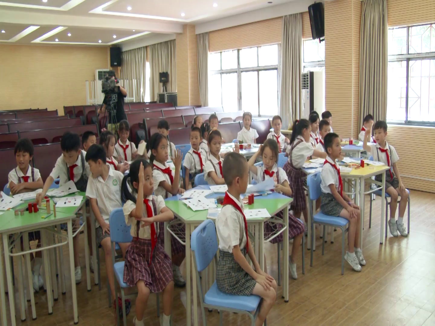 2.北师大数学一下《认识图形》广东省省一等奖