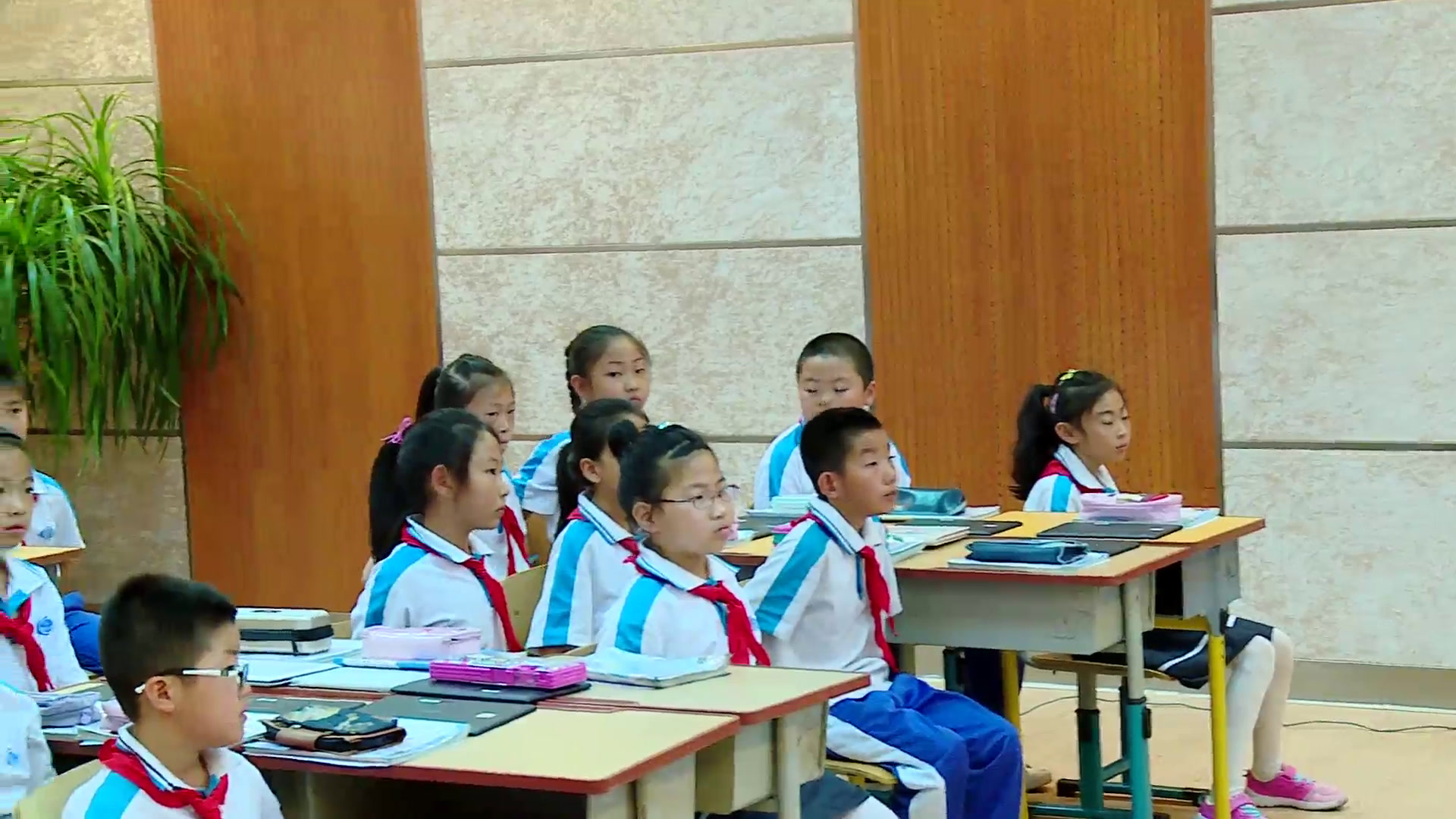 1.北师大数学三下《平移和旋转》全国一等奖
