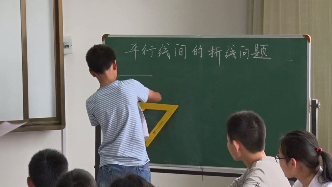 4.人教2011版初中数学七下《平行线的性质1，2，3》湖北省省一等奖