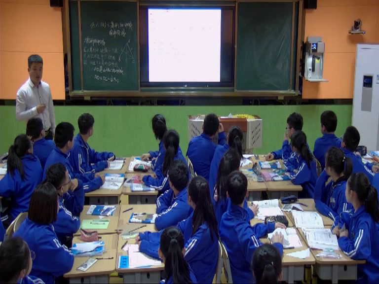 1.初中数学北师大2011版七下《三角形的中线、角平分线》全国一等奖