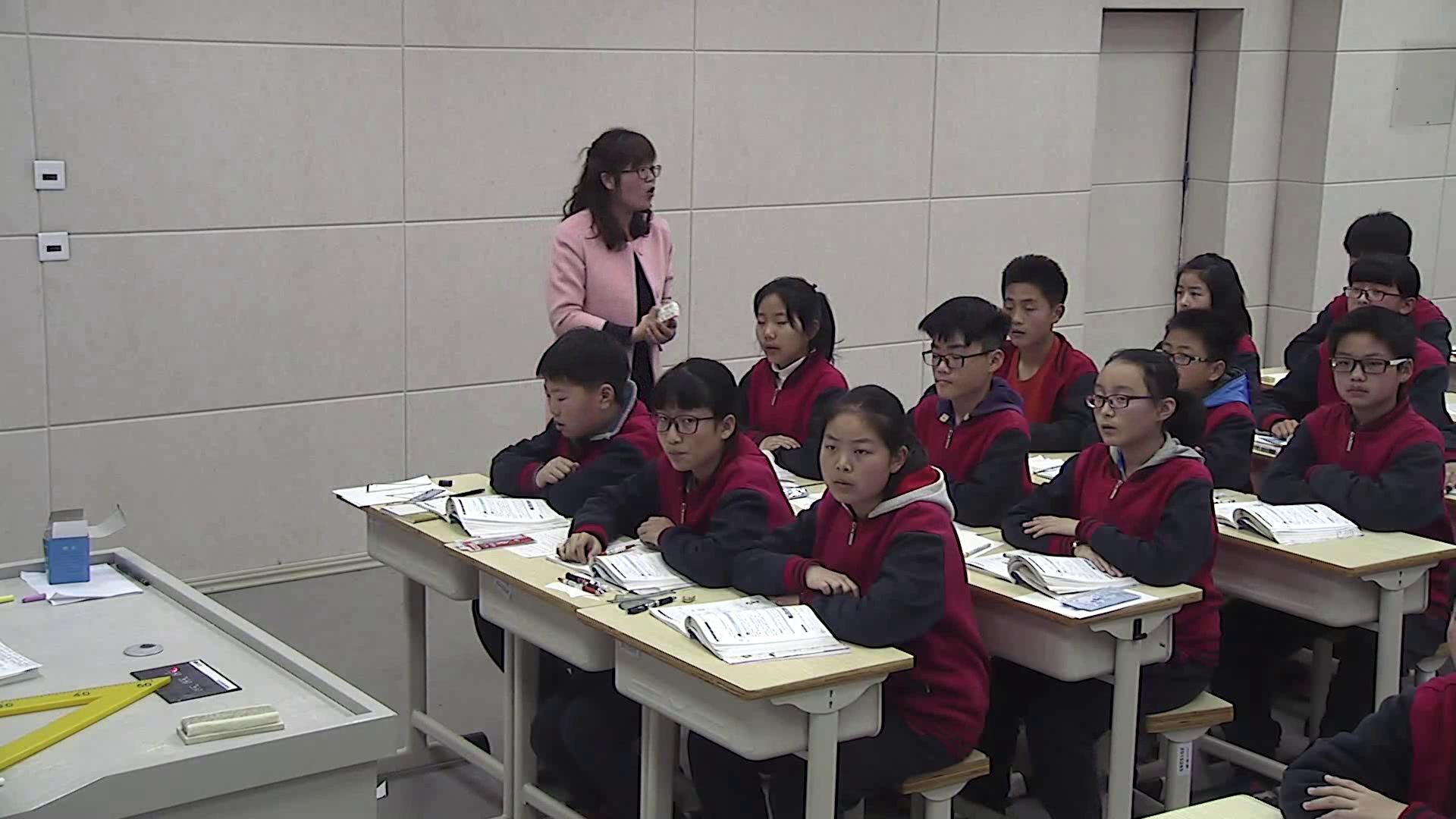 2.初中数学北师大2011版七下《三角形的中线、角平分线》河南省省一等奖
