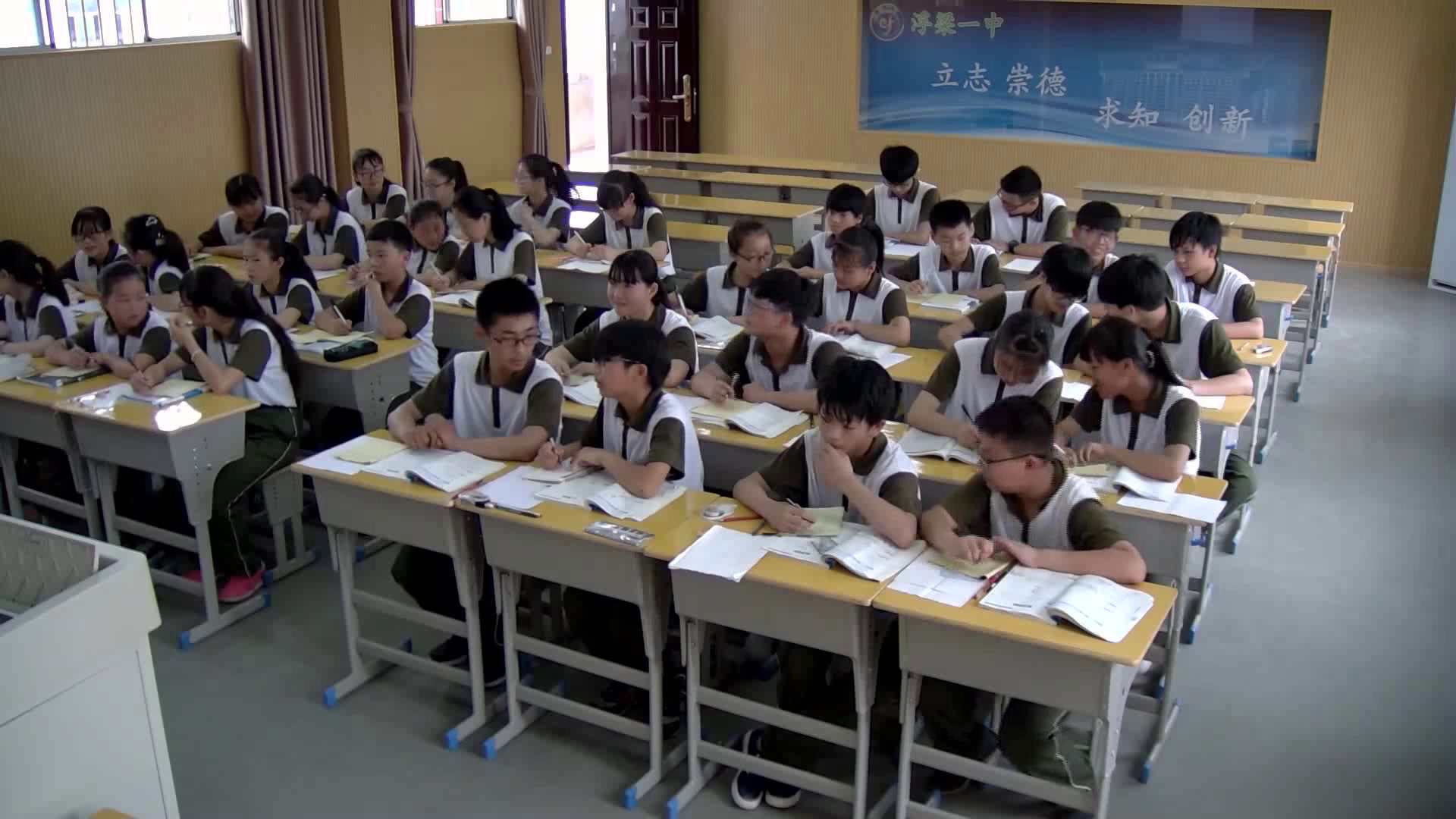 1.初中数学北师大2011版八下《一元一次不等式与…》江西省市一等奖