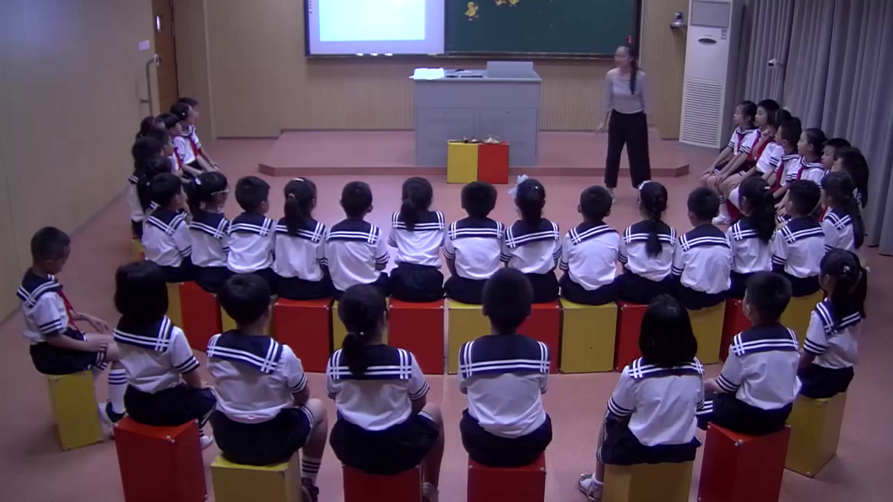 1.人音版音乐（吴斌主编）一下《鸭子拌嘴》浙江省市一等奖