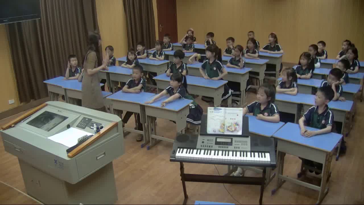 2.人音版音乐（吴斌主编）一下《小宝宝睡着了》湖北省县一等奖