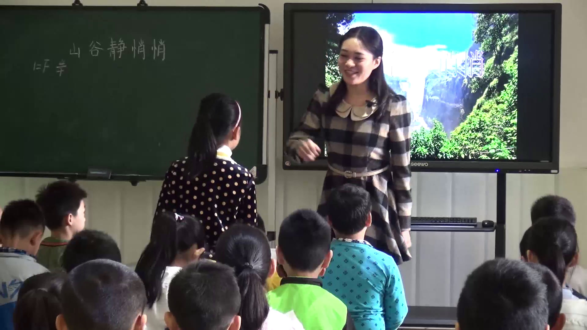 1.人音版音乐（吴斌主编）四下《演唱山谷静悄悄》全国一等奖