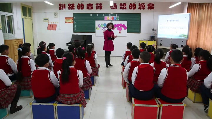 1.人音版音乐（吴斌主编）四下《聆听那不勒斯舞曲》湖北省市一等奖