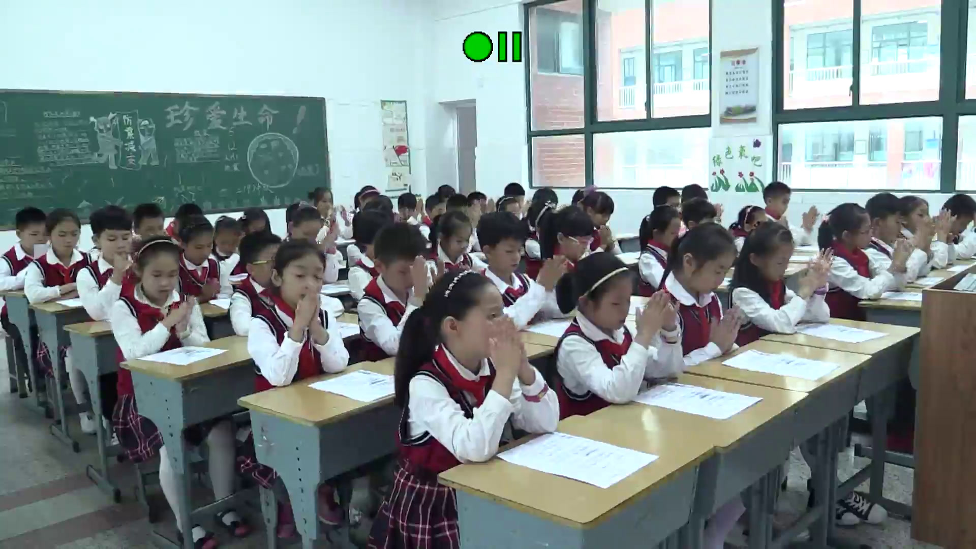 1.人音版音乐（吴斌主编）四下《聆听摇篮曲（贺绿汀曲）》安徽省市一等奖