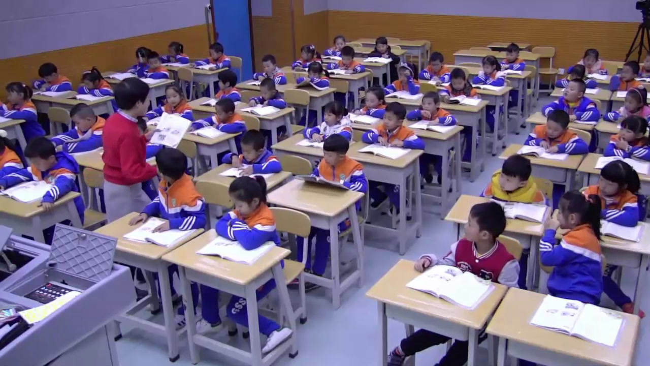 人教部编版语文一上《口语交际用多大的声音》云南赵老师-全国一等奖